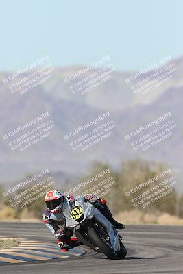 media/Dec-04-2025-Racers Edge (Thu) [[5ebc9f124d]]/3-B Group/1-Session 1 (Turn 7)/